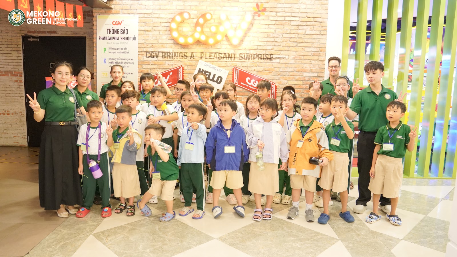 Ngoại khóa tại rạp CGV: một buổi học ngoài lớp học của học sinh Tiểu học